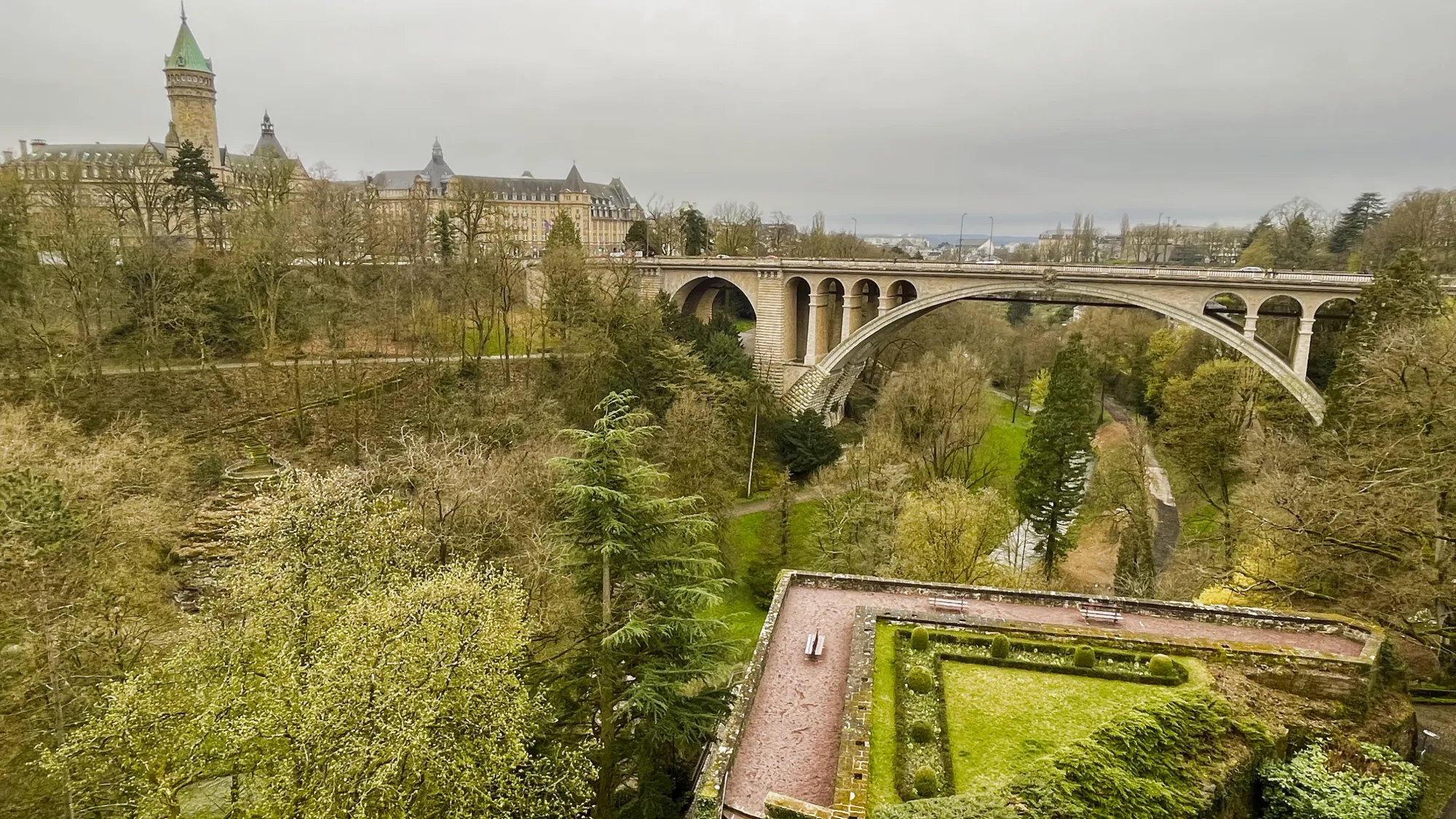 Overview of the bridge and green space in Luxembourg City