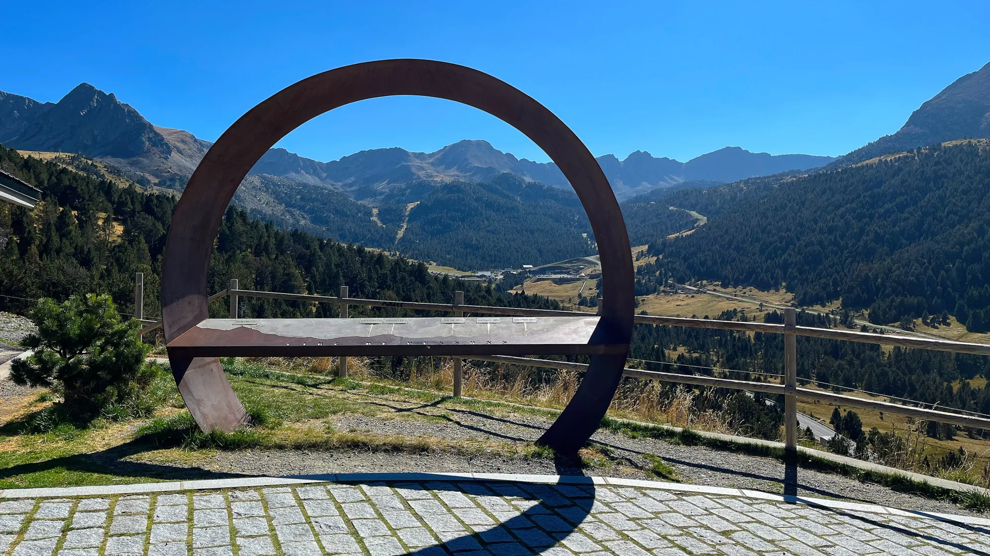 Round frame pointed out over a valley surrounded by mountains