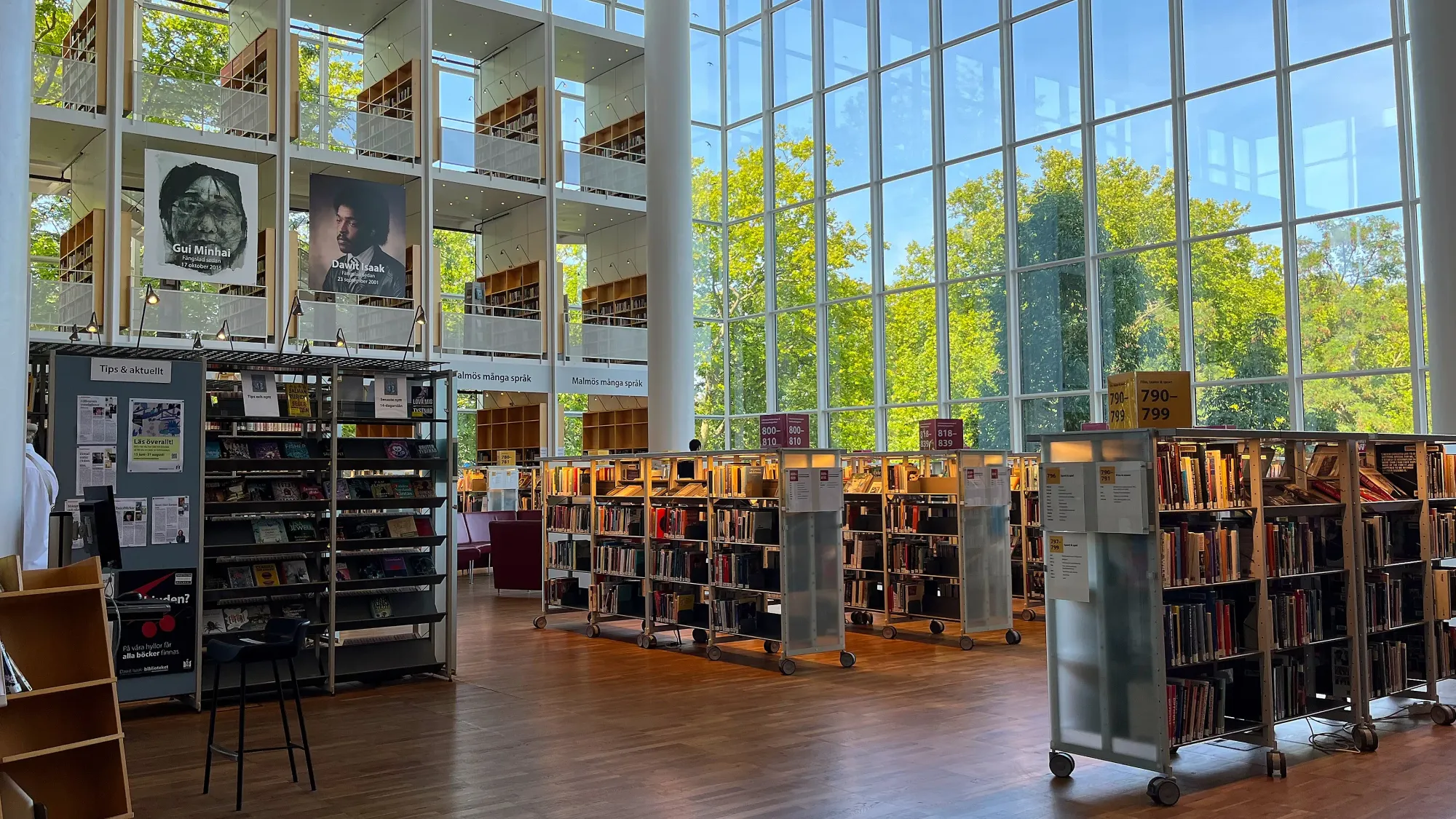 Two glass walls with rows of bookshelves